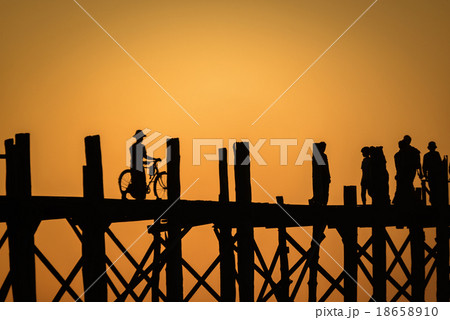 U Bein Bridge, a beautiful 1.2 kilometre structure U Bein Bridge, a beautiful 1.2 kilometre structure 18658910
