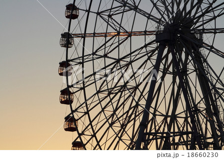 観覧車　夕景 18660230