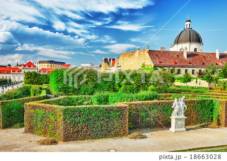 Area of the park-garden complex Belvedere. 18663028