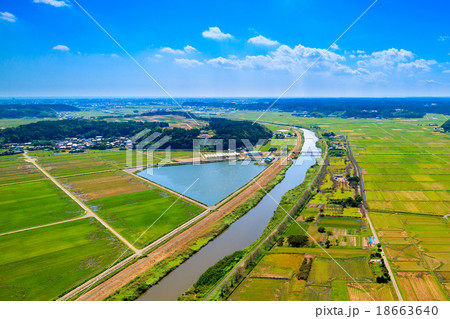 秋の田園風景を空撮 秋の田園風景を空撮 18663640