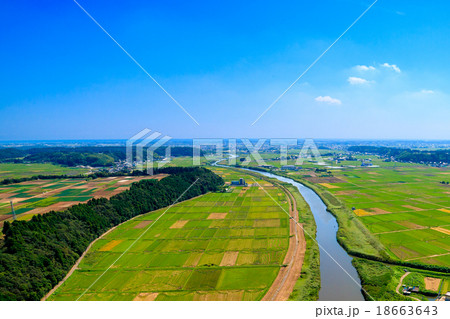 秋の田園風景を空撮 秋の田園風景を空撮 18663643