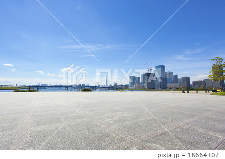 都市の広場 18664302