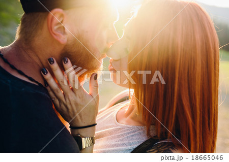Photo beautiful couple in the mountains 18665046