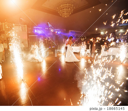 Beautiful wedding dance 18665145