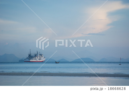 fisherman boat 18668628