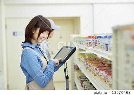 コンビニ店内 18670468