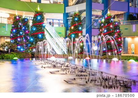 東京ドームシティ ウィンターイルミネーション ジュエリーツリーとウォーターシンフォニーの写真素材