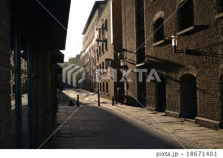 ジョージア調の建物の街並み ロンドン街歩き 18671401