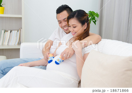 Asian man and his pregnant wife 18671866