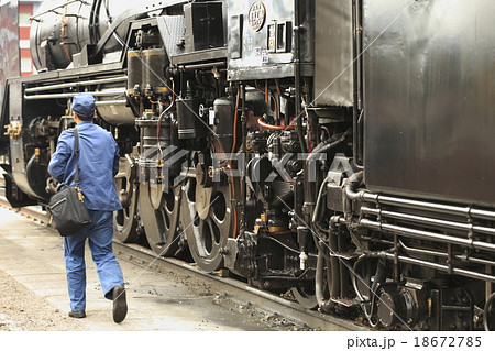 蒸気機関車と機関士 蒸気機関車と機関士 18672785