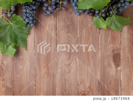 Red grape on wooden table Red grape on wooden table 18673968