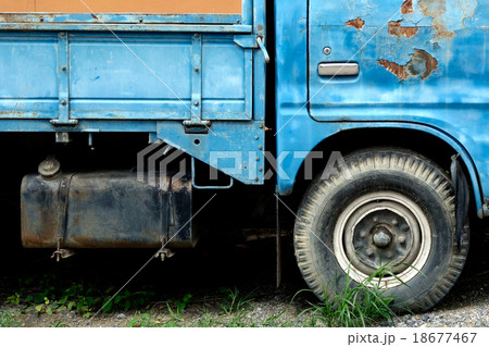 Old truck body with rusty skin, Closeup 18677467