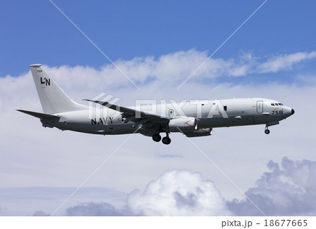 美しい雲を背景に飛行するアメリカ海軍の新型ジェット哨戒機ボーイングP-8Aポセイドン 美しい雲を背景に飛行するアメリカ海軍の新型ジェット哨戒機ボーイングP-8Aポセイドン 18677665