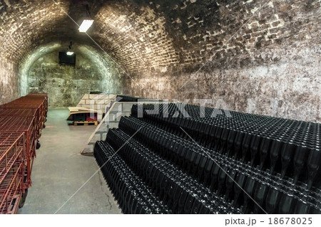 Bottle of champagne Bottle of champagne 18678025