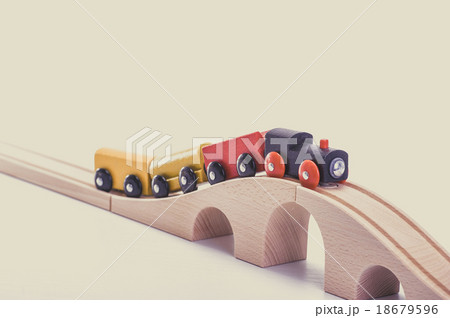 おもちゃの列車 18679596