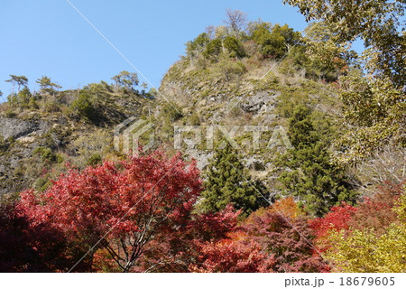 秋の古岩屋 18679605