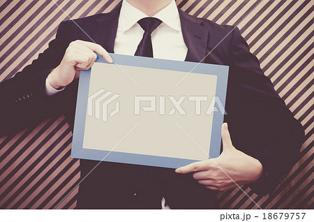フォトフレームとビジネスマン 18679757