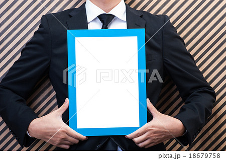 フォトフレームとビジネスマン 18679758