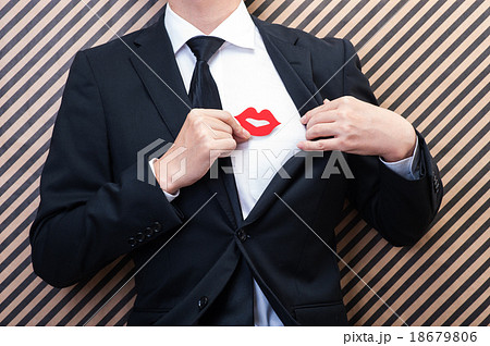 キスマークとビジネスマン 18679806