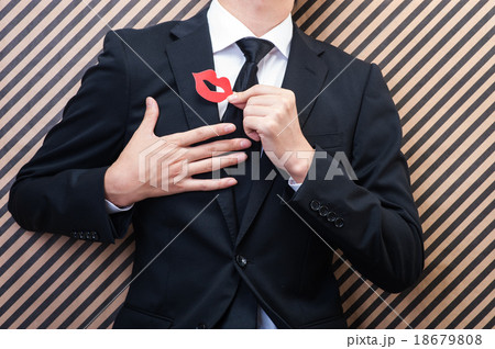 キスマークとビジネスマン 18679808