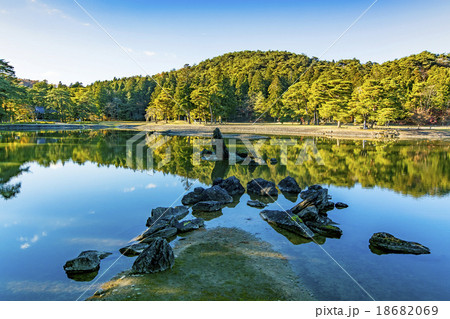 秋の毛越寺・浄土庭園 秋の毛越寺・浄土庭園 18682069