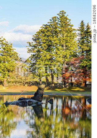 秋の毛越寺・浄土庭園 秋の毛越寺・浄土庭園 18682096