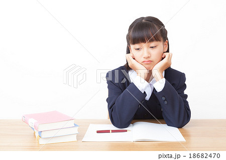 勉強がわからない女子中学生 勉強がわからない女子中学生 18682470