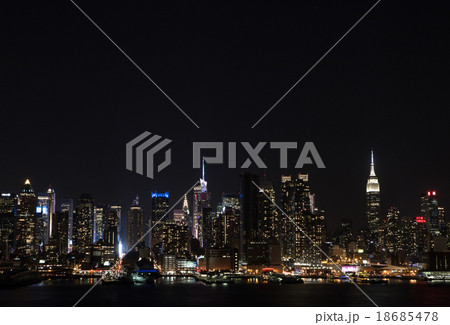 Manhattan Skyline over Hudson River at night 18685478