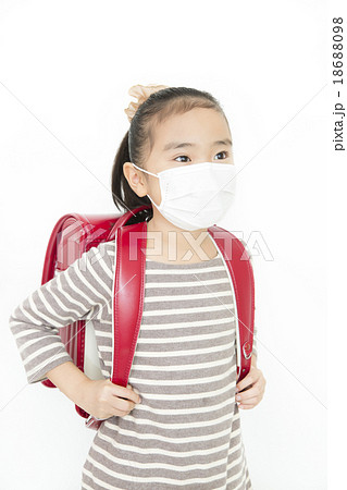 マスクをする女の子 風邪予防 女の子 ランドセル マスク マスクをする女の子 風邪予防 女の子 ランドセル マスク 18688098