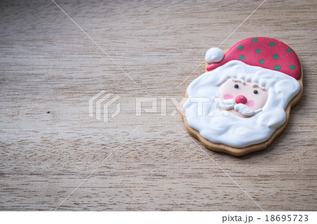 Christmas Santa Claus  on wooden background 18695723