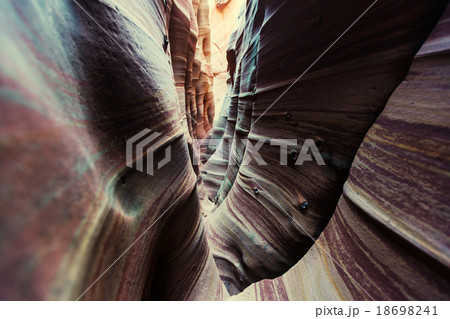 Slot canyon 18698241