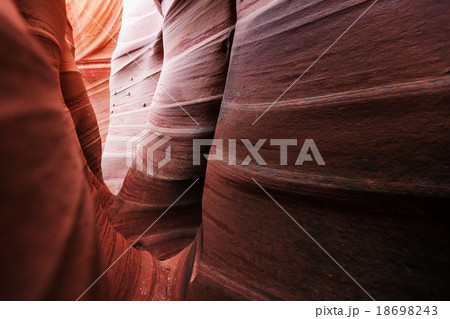 Slot canyon 18698243