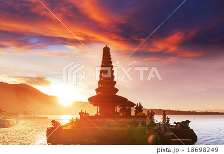Ulun Danu 18698249