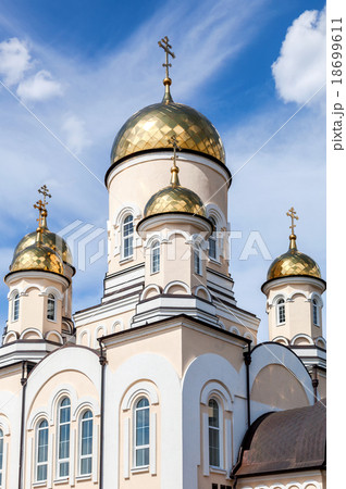 Golden domes of Russian orthodox church with cross 18699611
