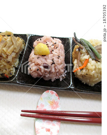 3種類のごはん 18705392
