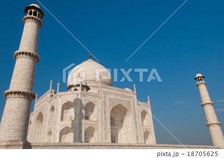 Taj Mahal with blue sky Taj Mahal with blue sky 18705625
