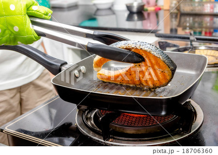 Toasts Toasts 18706360