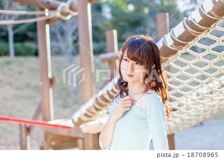 女性　ポートレート 18708965