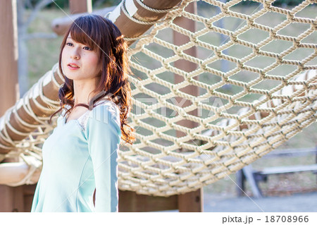 女性　ポートレート 18708966