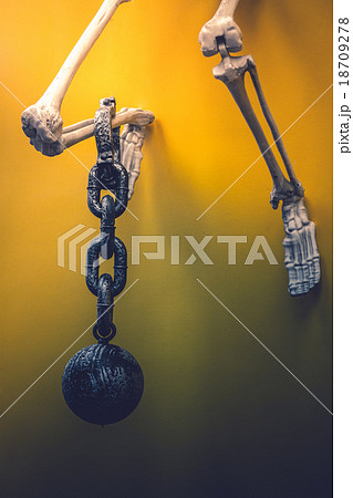 Imprisonment to death 18709278