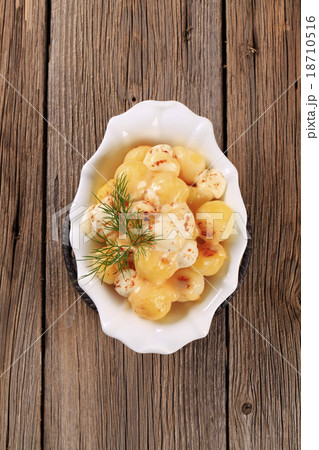 Parisian potatoes with mozzarella cheese 18710516