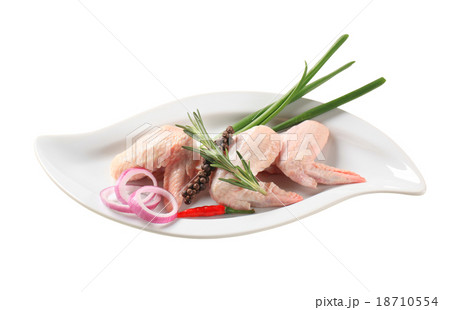 Raw chicken wings 18710554