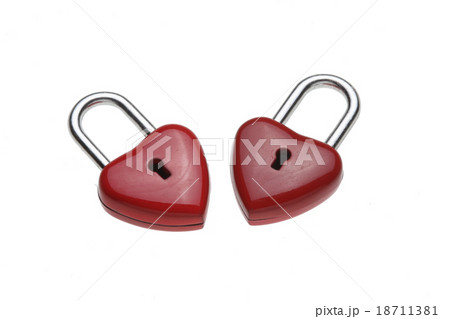 Tiny heart-shaped lock, padlock, as love lock Tiny heart-shaped lock, padlock, as love lock 18711381