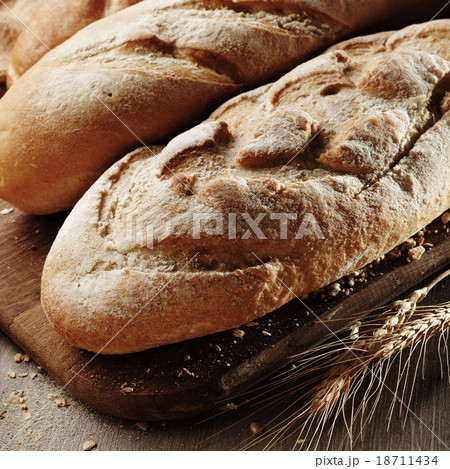 fresh bread 18711434