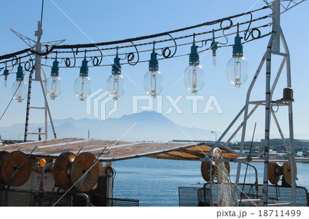 漁船と大山_境港 18711499