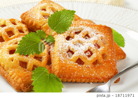 Little apricot pies 18711971