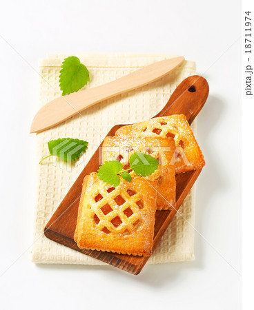 Little apricot pies 18711974