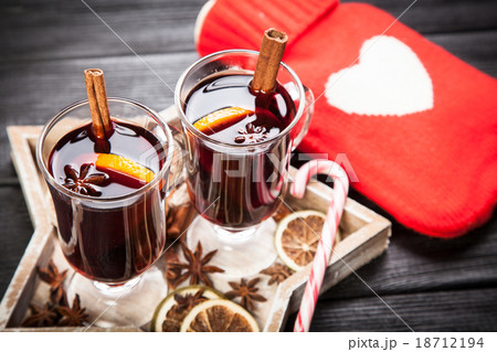 Mulled wine with cinnamon and orange Mulled wine with cinnamon and orange 18712194