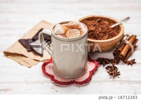 Cocoa drink with marshmallows Cocoa drink with marshmallows 18712263