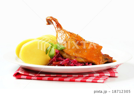 Roast duck with potato dumplings and red cabbage 18712305